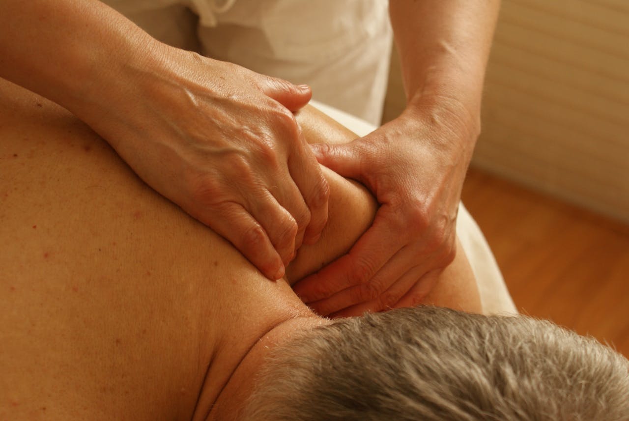 testimonial-img Close-up of a therapist giving a relaxing shoulder massage, enhancing wellness and stress relief.