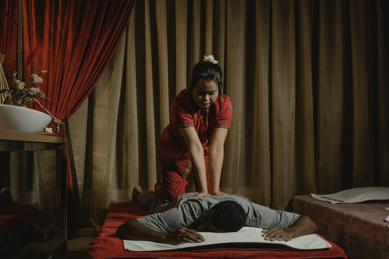 about-02 A calming massage therapy session in a spa setting with a focus on relaxation and wellness.